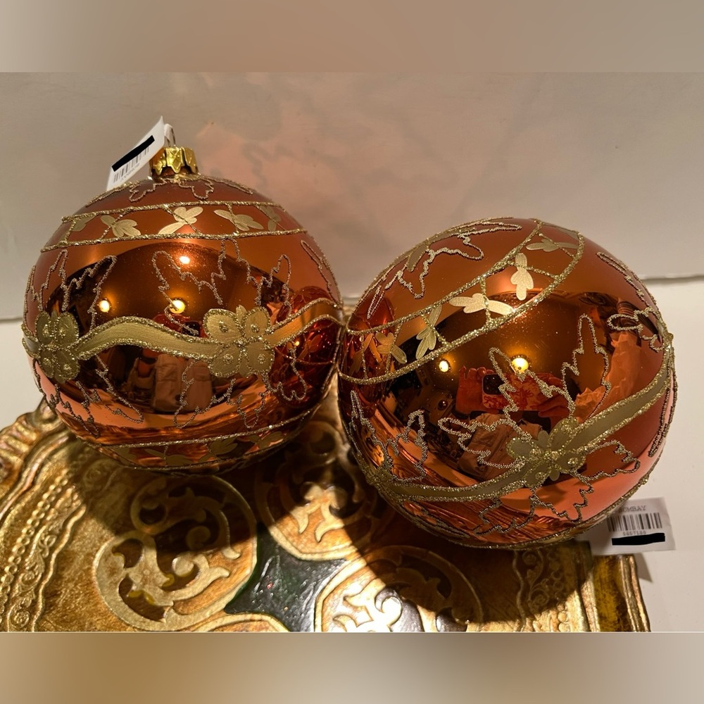 NWT BOMBAY HOLIDAY GLASS ORNAMENTS.